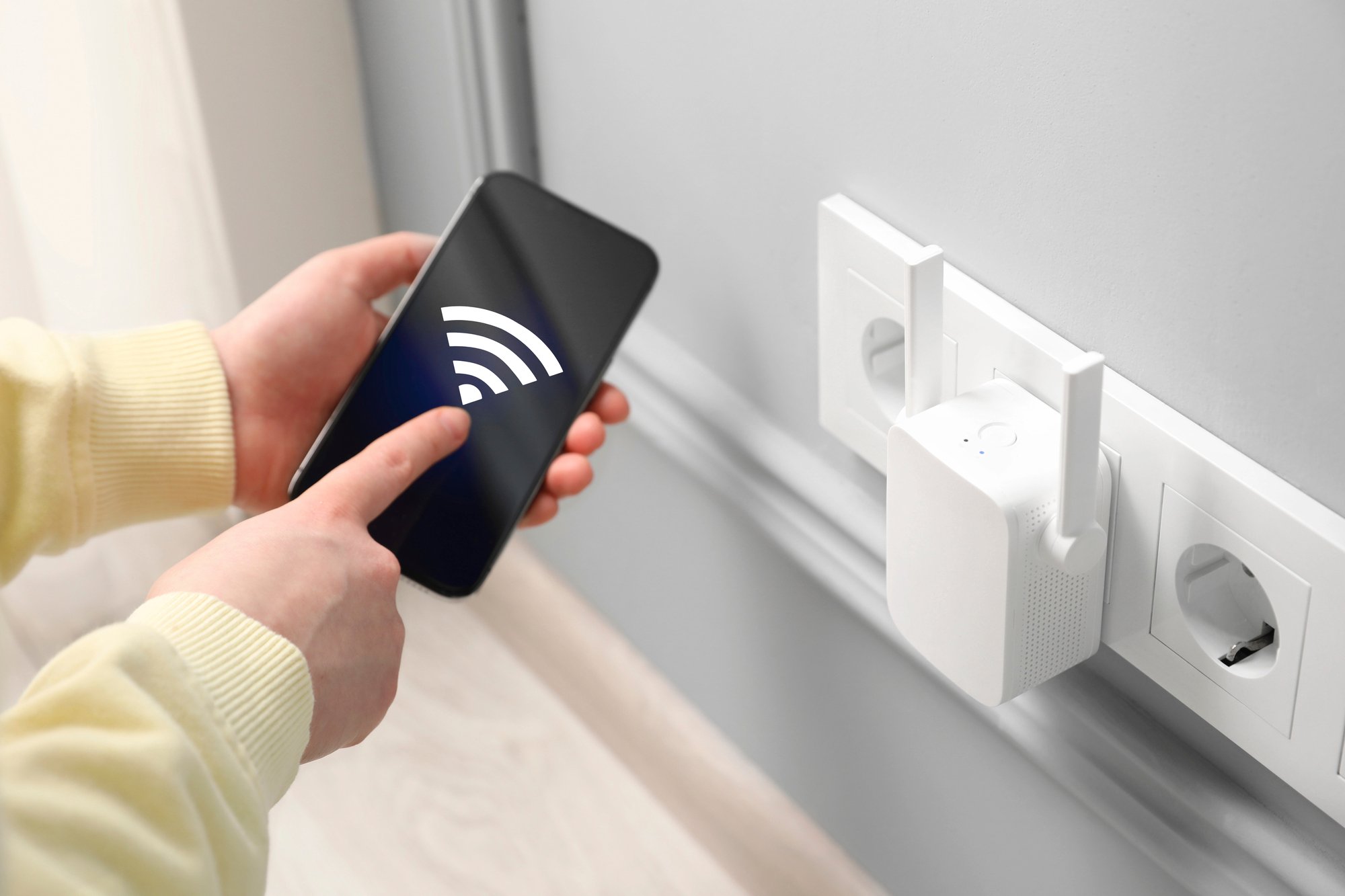 smartphone with wifi extender